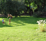 Im eigenen Garten spielen